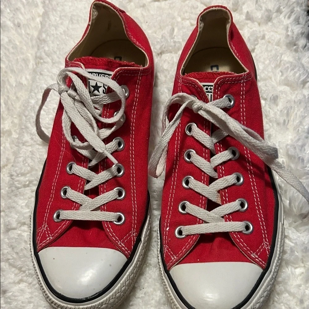 Unisex like new Converse Classic Red and White Sneakers Women’s Sz 10,  Men’s 8